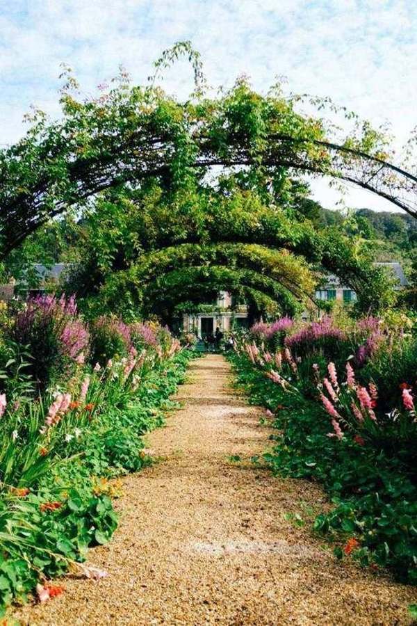 Flower beds and arching greenery in the Clos Normand