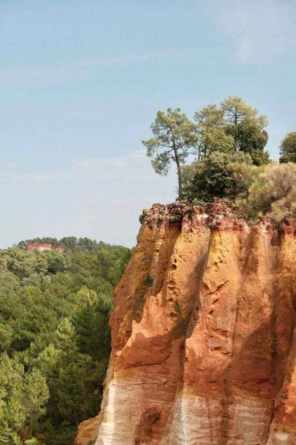 Ochre cliffs of the Colorado Provençal