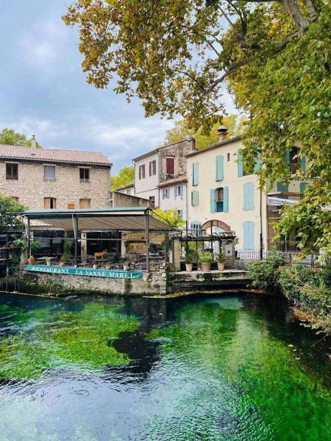 Emerald waters at L’Isle-sur-la-Sorgue